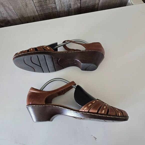 Clarks Sandals Womens 9.5 Brown Leather Slingback Ankle Strap - Picture 3 of 7